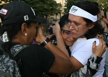 Los presos políticos liberados se reunieron con sus familiares/AFP