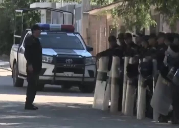 El contingente policial ingreso si mayores problemas/Captura de pantalla