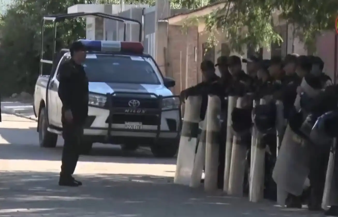 El contingente policial ingreso si mayores problemas/Captura de pantalla