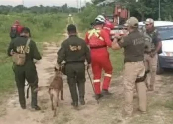 Personal de la Policía y de Bomberos hallaron el cuerpo sin vida de la niña Yuvinka. FOTO: RRSS