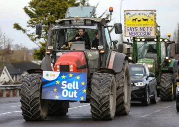Los agricultores irlandeses participan en una protesta contra el acuerdo comercial entre la UE y el Mercosur/AFP