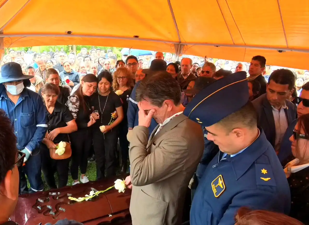 El presidente Rodrigo Paz en la misa de cuerpo presente de Mauricio Aramayo: Foto: Presidencia