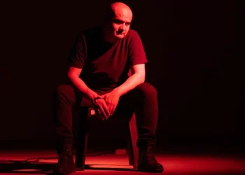 Saúl Montaño: el stand-up como espacio de libertad