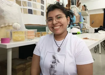Arakuaa: el proyecto que teje futuro desde el plástico reciclado