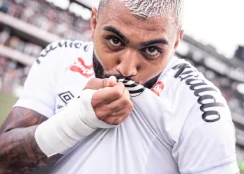 Gabigol anota en su regreso al Santos de Brasil