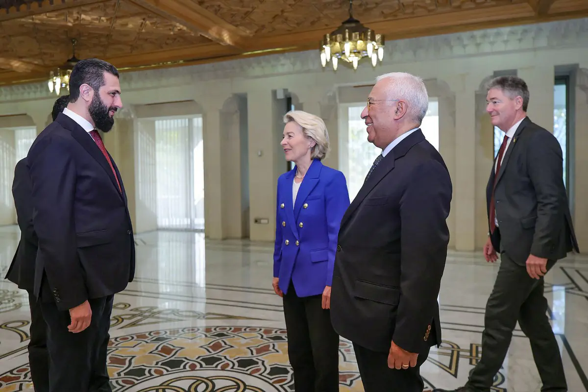 El presidente sirio Ahmad al-Sharaa en una reunión con representantes de la UE/AFP