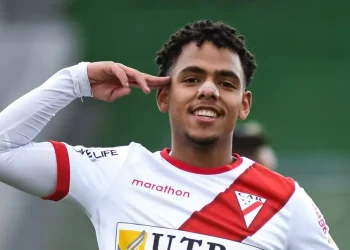 Paniagua fue transferido al exterior, a falta de que Always confirme