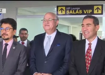 Presidente del BID llega a La Paz y asegura apoyo de $us 4.500 MM