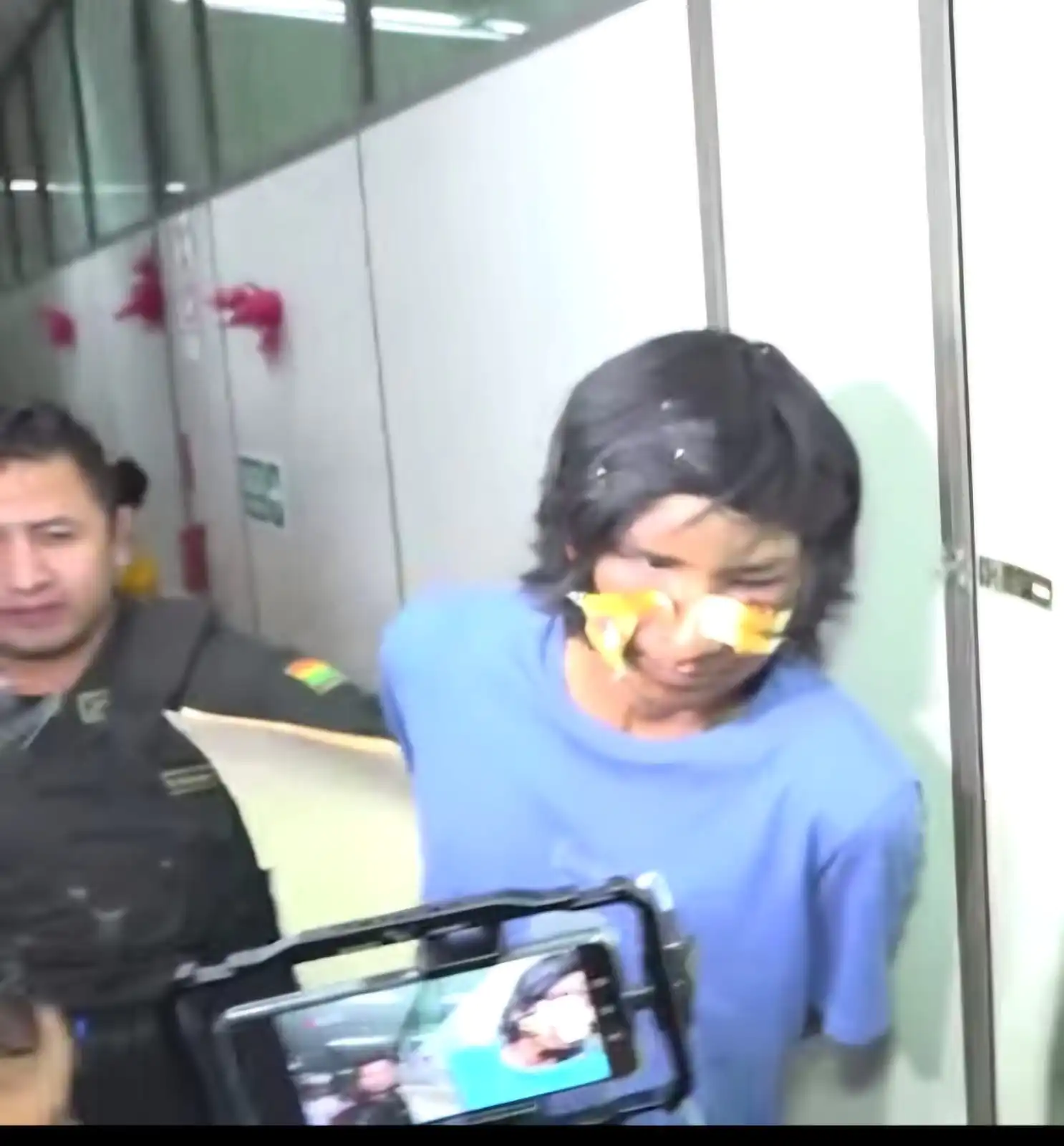 El hombre que apuñaló a una niña sale de su audiencia/Captura Gigavisión