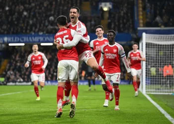 Arsenal arruina el estreno del Chelsea de Rosenior en Stamford Bridge