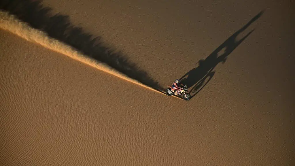 Brabec recupera liderato del Dakar en motos, Benavides a tres minutos de la gloria