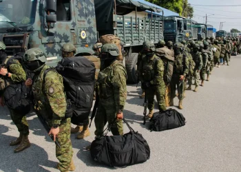 Soldados ecuatorianos llegan a la Base Aérea Simón Bolívar en Guayaquil/AFP