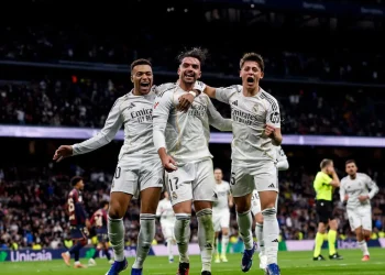 El Real Madrid se impone al Levante (2-0) en el Bernabéu