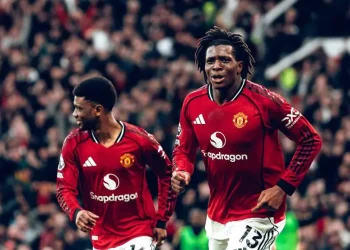 Manchester United bate 2-0 al City en el debut de Carrick