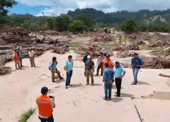 Continúa la búsqueda de personas desaparecidas en El Torno. FOTO: Ministerio de Defensa