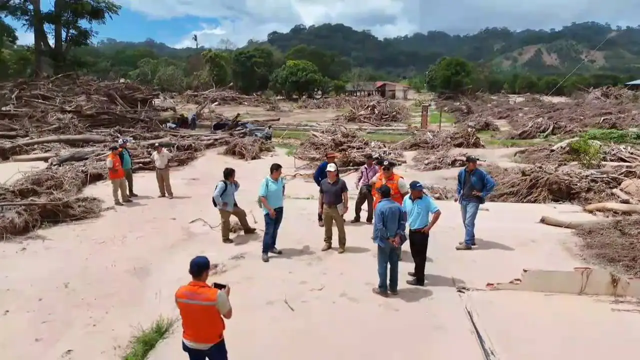 Continúa la búsqueda de personas desaparecidas en El Torno. FOTO: Ministerio de Defensa
