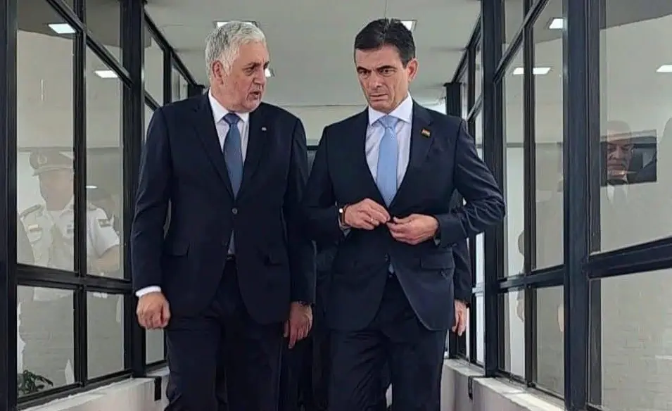 Paz descarta debate ideológico y apuesta por desarrollo e industrialización