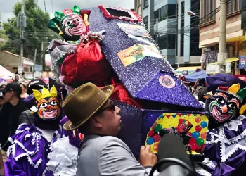 Desentierran al Pepino y comienza el Carnaval Paceño 2026