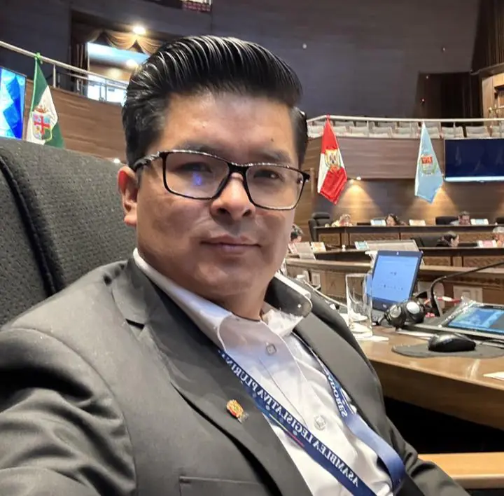 Senador del PDC insta a renunciar al crédito telefónico de Bs 600 mensuales