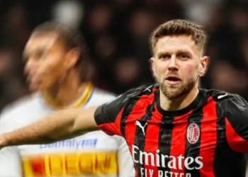 AC Milan sufre para ganar al Lecce pero evita que el Inter se escape