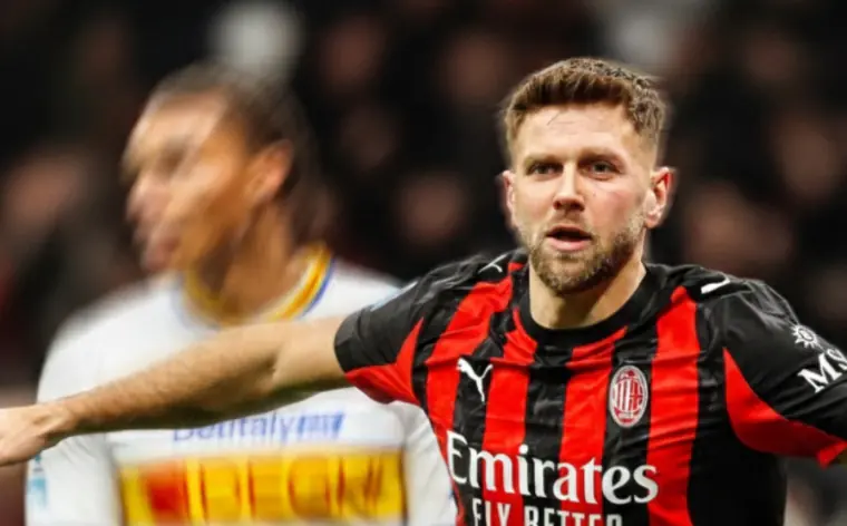 AC Milan sufre para ganar al Lecce pero evita que el Inter se escape