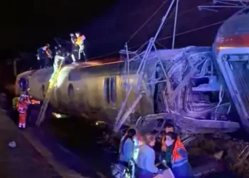 Al menos 21 muertos por aparatosa colisión de dos trenes en España