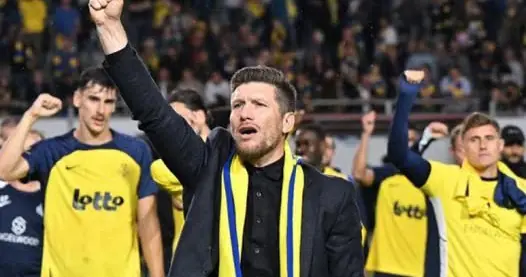 DT del Mónaco admite mal momento antes de visitar el Bernabéu