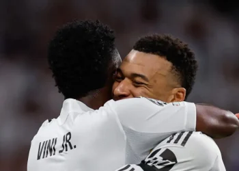 Mbappé y Vinícius llevan al Madrid a goleada balsámica ante Monaco