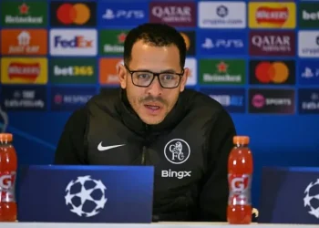Rosenior confía en que Enzo Fernández siga en el Chelsea