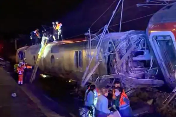 Un tren se descarriló y otro chocó contra los vagones/RRSS