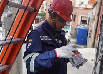 En 2025, ENDE instaló conexiones eléctricas para casi 36.000 familias
