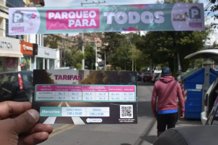 Los parqueos tarifados continúan vigentes, según la Alcaldía. FOTO: GAMLP