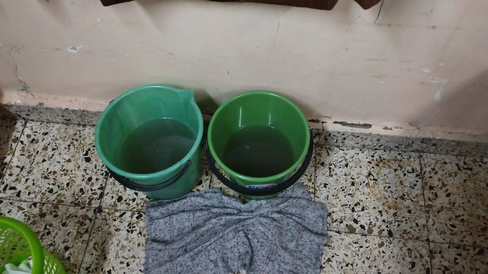 La sala de Neurología del Hospital de Clínicas quedó inundada pro las lluvias. FOTO: JAP