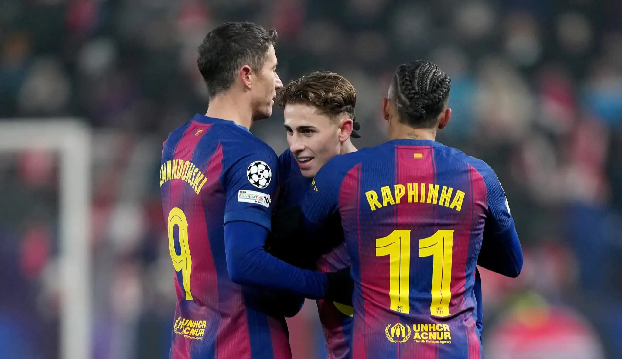 Barcelona gana 4-2 al Slavia y sube al noveno puesto en Champions