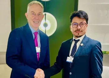 Tony Blair valora positivamente el cambio impulsado por Rodrigo Paz