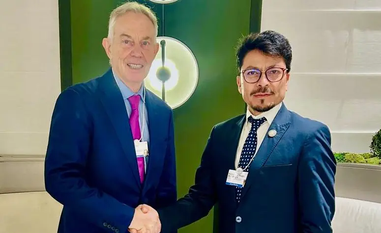 Tony Blair valora positivamente el cambio impulsado por Rodrigo Paz