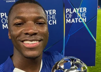 Caicedo sella triunfo del Chelsea y Camilo Durán marca un doblete