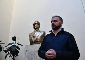 Ormachea destaca reposición del busto de Paz Estenssoro en la Asamblea