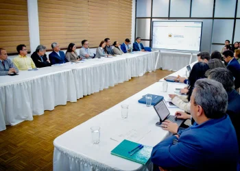 Gobierno y CAF priorizan proyectos clave para infraestructura del país
