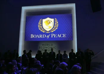 El logotipo de la 'Junta de la Paz' durante la reunión anual del Foro Económico Mundial/AFP