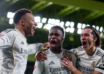 Mbappé no perdona en Villarreal y el Real Madrid tutea al Barcelona