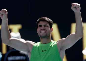 Alcaraz y Sabalenka avanzan sin ceder sets; Cerúndolo eliminado