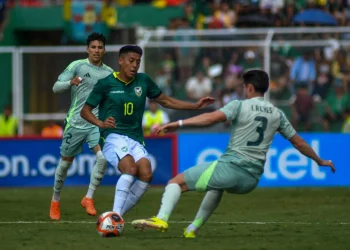 Bolivia comete un error, involuciona y pierde 0-1 ante México