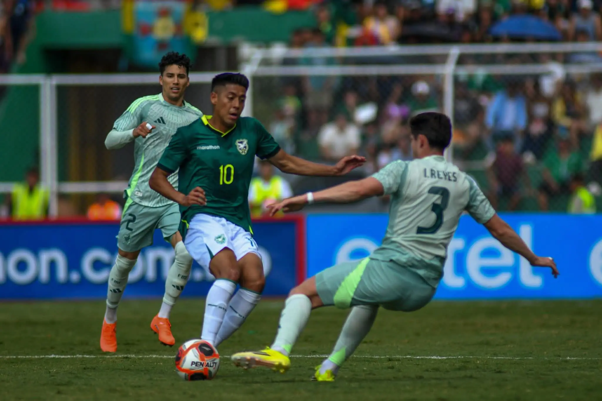 Bolivia comete un error, involuciona y pierde 0-1 ante México