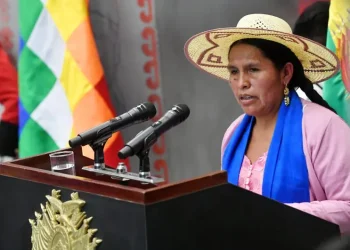 Interpol reporta que la exministra de Culturas intentó salir del país