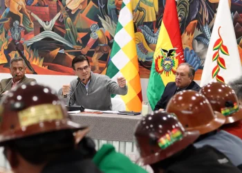 En Potosí, Paz apunta volver al país una ‘potencia en minería’