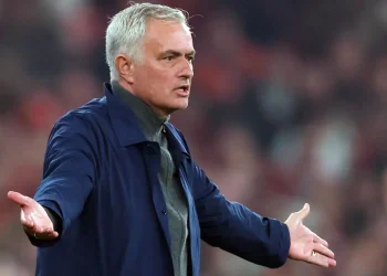 Mourinho se enfrenta al Real Madrid por su futuro en la Champions