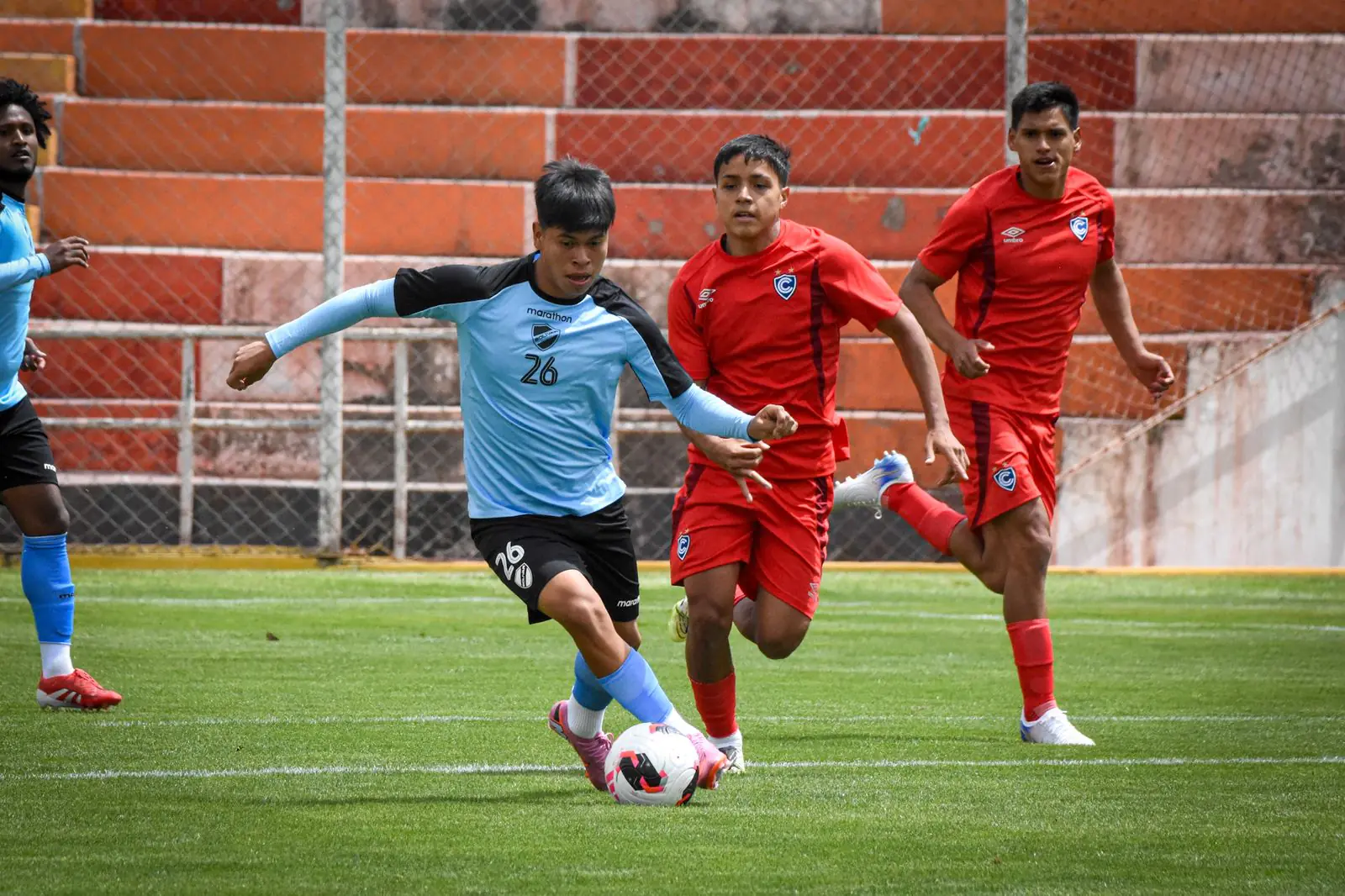 El equipo alterno de Bolívar cae 3-1 ante Cienciano en Cusco