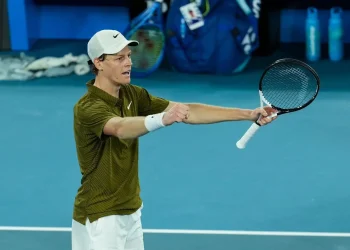 Sinner se mete en semifinales de Australia tras ganar a Shelton