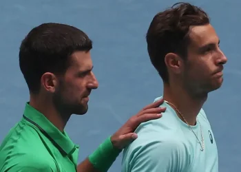 Djokovic avanza a semis en Abierto de Australia tras retiro de Musetti